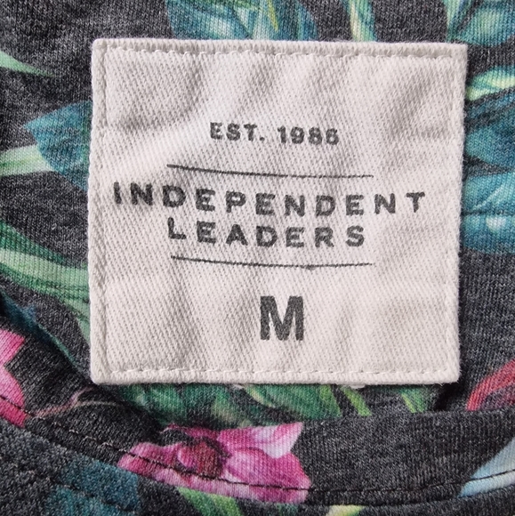 Independent Leaders Floral T-Shirt & Maroon UniQlo Button Down Oversirt - Picture 6 of 13